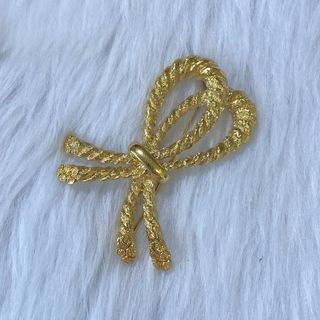 Christian Dior Vintage Gold Tone Ribbon Brooch