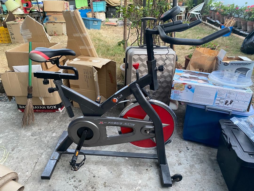 Core X-treme Stationary / Spin Bike (Category: Cardio & Fitness Machines) located in Paranaque City. Submitted by monicaseb (Listing ID 1293722914, Image 1). Description: - SRP: 22-27,000 - in good condition, though some parts have a little bit of rust Pickup only - BF Paranaque.