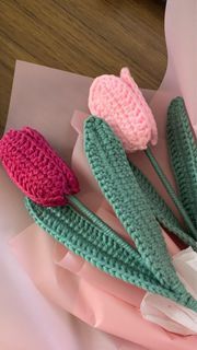 Crochet flowers and keychains
