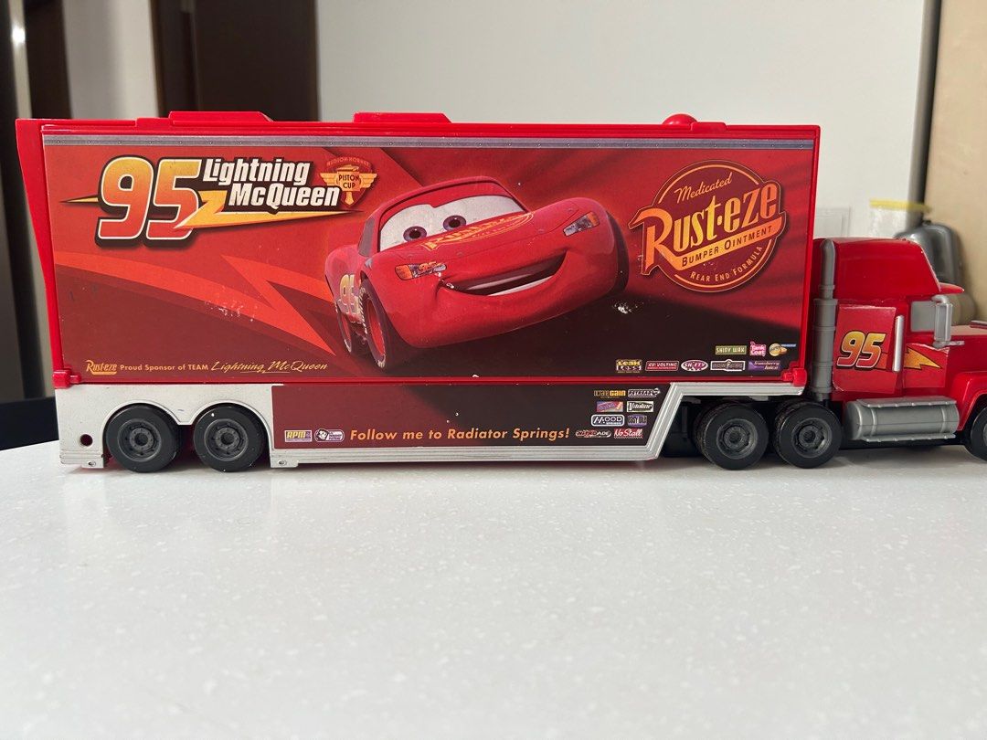 Disney Pixar Cars Trailer longo Mack with Lightning McQueen