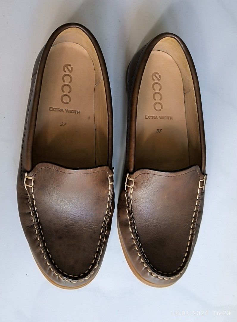 ECCO Leather Shoes, Women's Fashion, Footwear, Loafers on Carousell