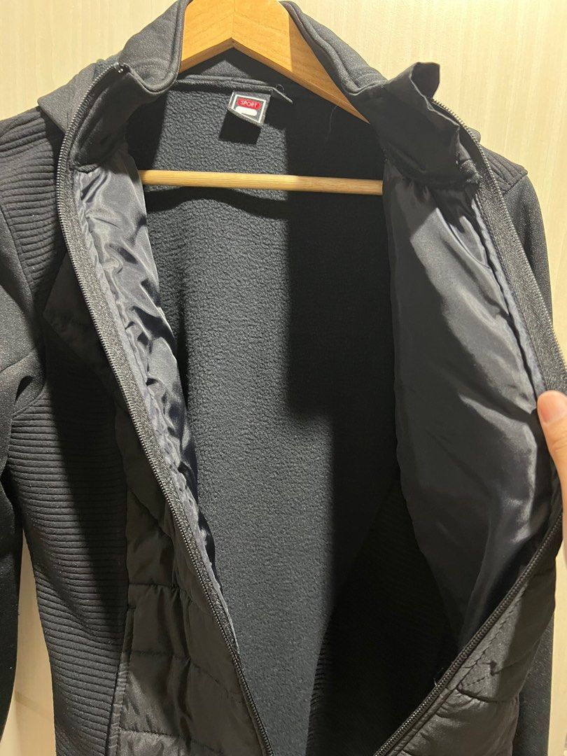 Fila Large Black Jacket (Category: Coats, Jackets and Outerwear) located in Mandaue City. Submitted by danielle___cebu (Listing ID 1293647117, Image 3). Description: .