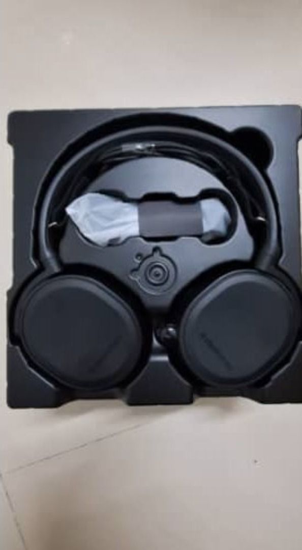 FOR SALE SteelSeries Arctic 5 Headset Black