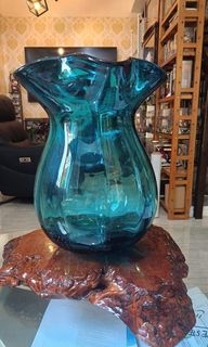 Glass ruffled edge vase