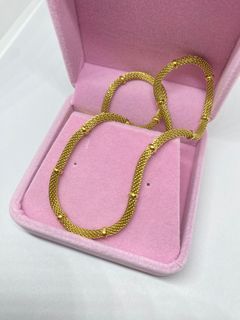 Gold classic necklace with jewelry box