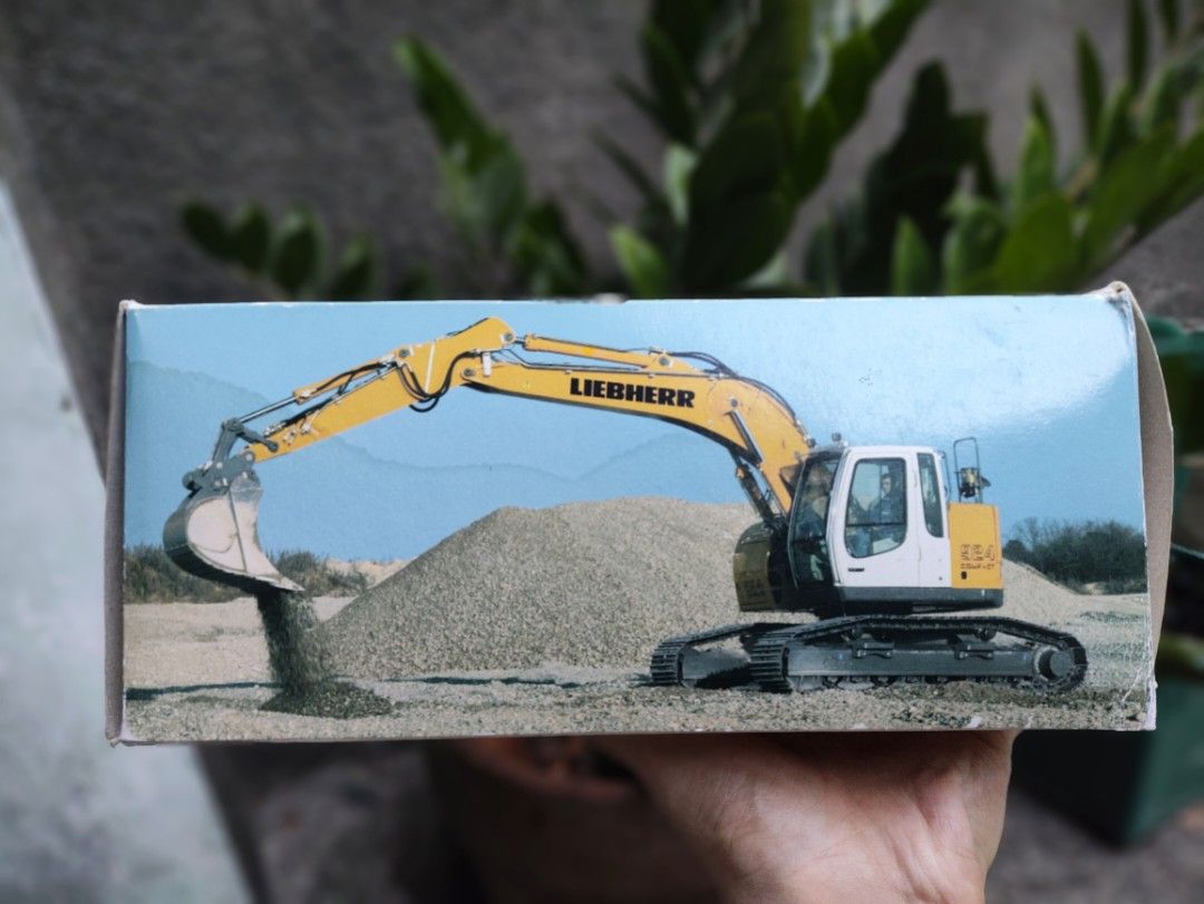 Liebherr R924 Compact (Hydraulic Excavator) (Category: Construction Tools & Equipment) located in Cavite. Submitted by theimpulsivebuyer23 (Listing ID 1293655525, Image 1). Description: BRANDNEW dents in box only Free sf! j&t.