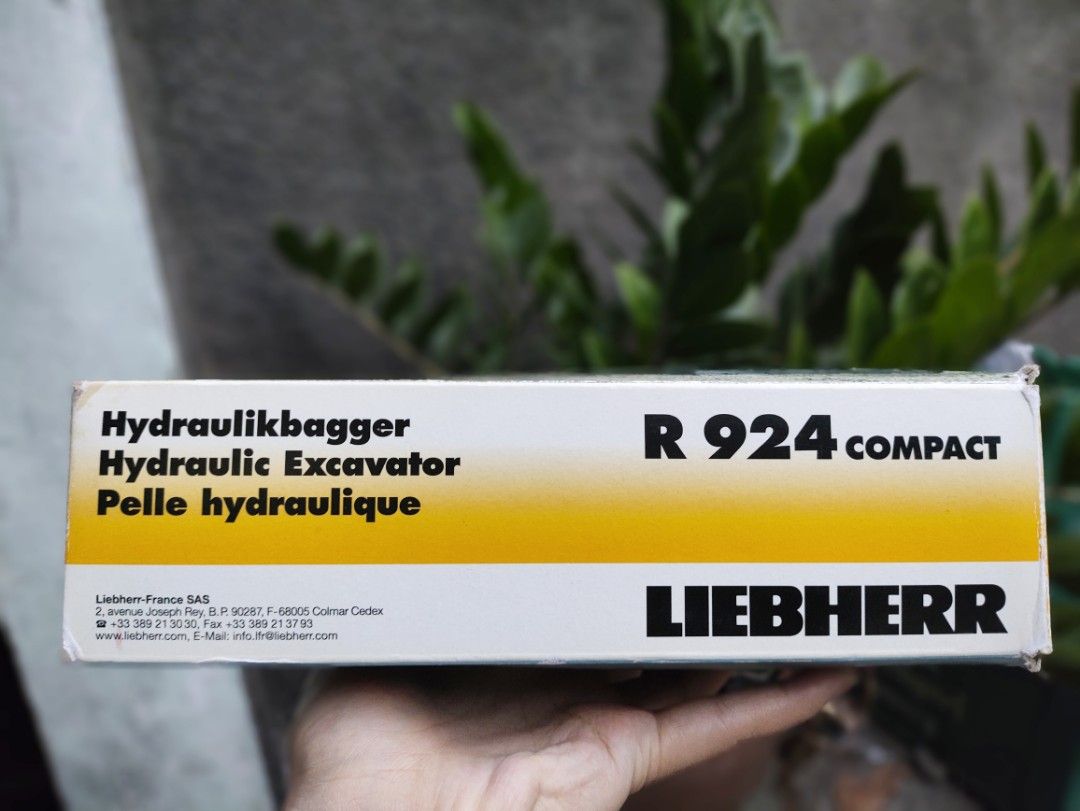 Liebherr R924 Compact (Hydraulic Excavator) (Category: Construction Tools & Equipment) located in Cavite. Submitted by theimpulsivebuyer23 (Listing ID 1293655525, Image 2). Description: BRANDNEW dents in box only Free sf! j&t.