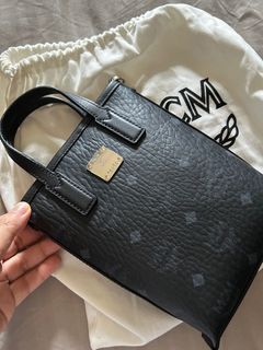 (Category: ) located in . Submitted by burstingcloset4 (Listing ID 1293692473, Image 1). Description: .