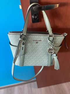 (Category: ) located in . Submitted by moon91 (Listing ID 1293609030, Image 1). Description: .