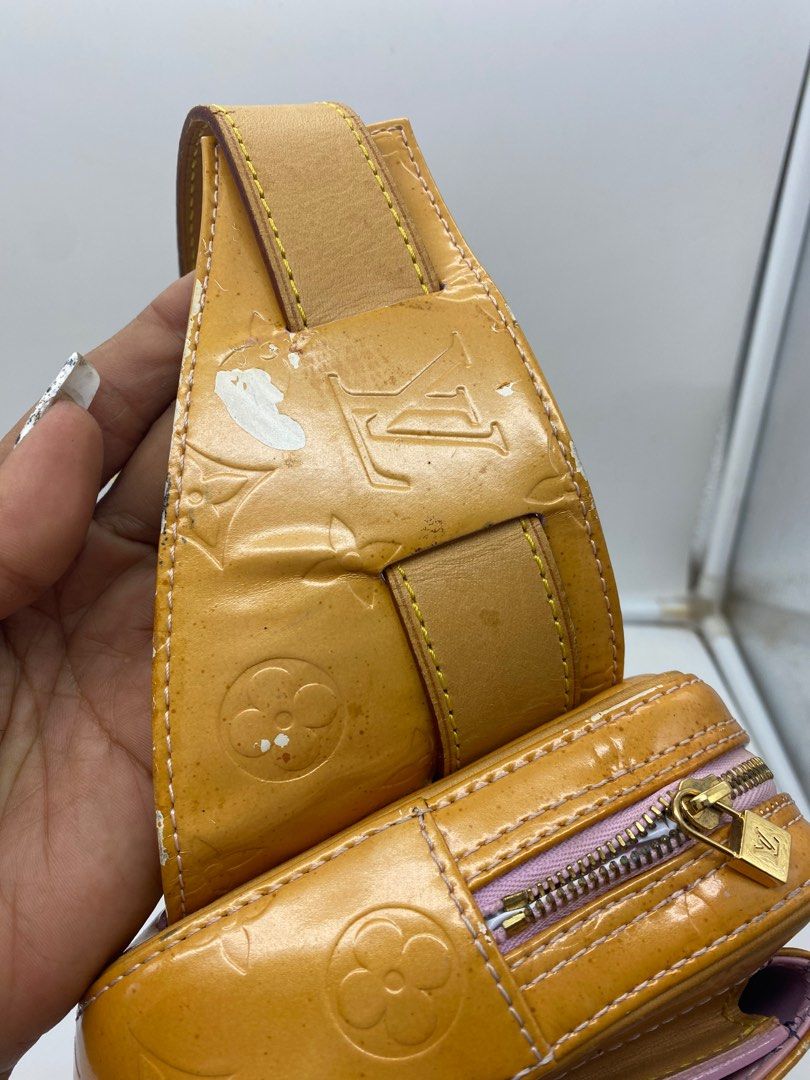 ORIG LV BUMBAG❤️ (Category: Luxury Bags & Wallets) located in Bacolod City. Submitted by chuchaystuffs (Listing ID 1293669083, Image 2). Description: Orig projext bag kayo na po bahala mgpaganda , see pics for reference pa paint nyo pra lalong gumandq .