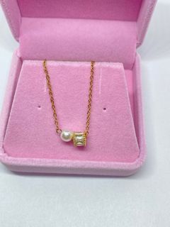 Pearl gold necklace with jewelry box