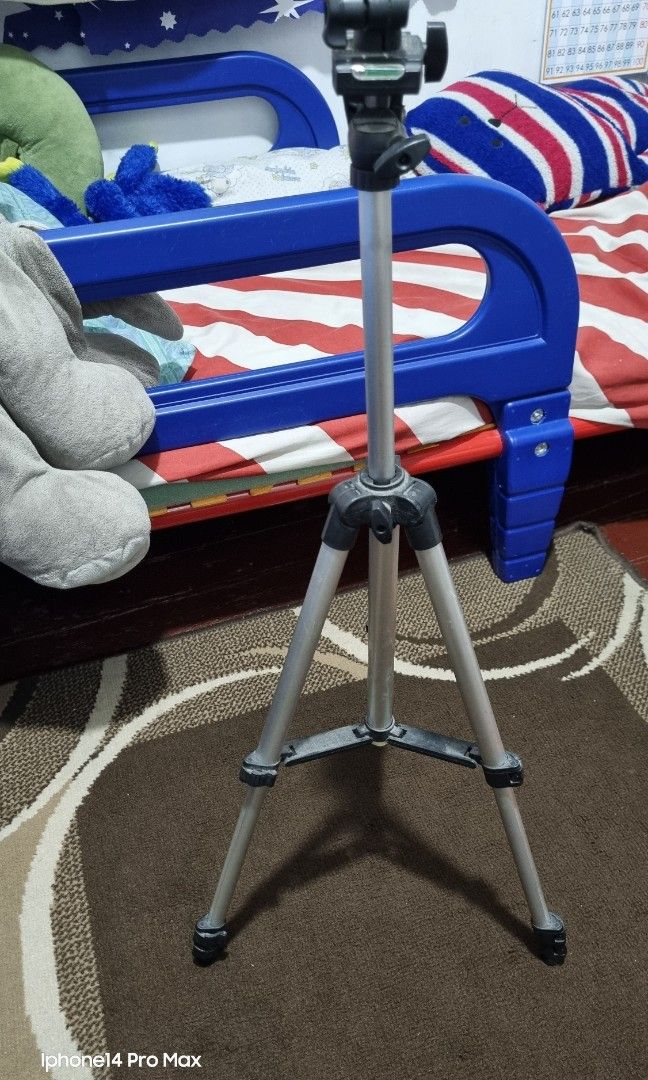 Ringlight Tripod (Category: Mounts & Holders) located in Manila. Submitted by phcarousince2016 (Listing ID 1293692049, Image 1). Description: .