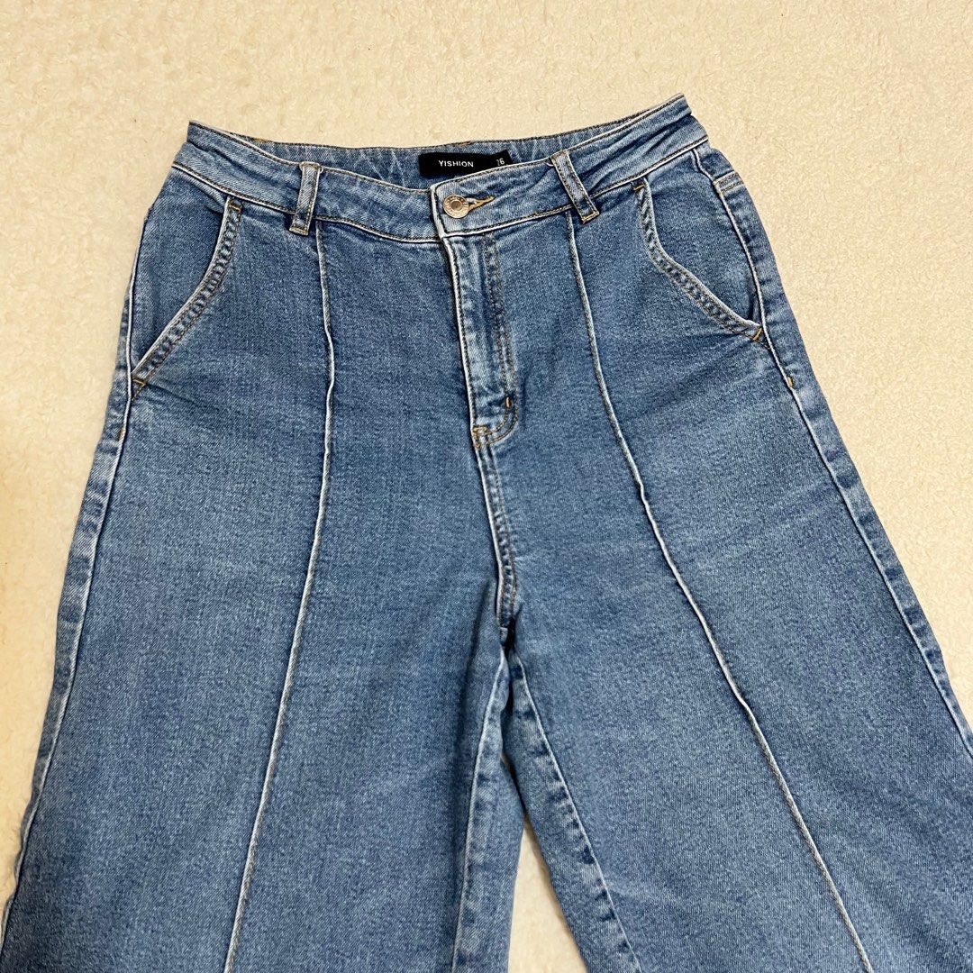 Size 26 highwaisted pants (Category: Jeans) located in Manila. Submitted by ideclutterss (Listing ID 1293716057, Image 1). Description: Doesn’t fit me anymore Size 26, hard denim with slight stretch Mod: sdd, j&t.