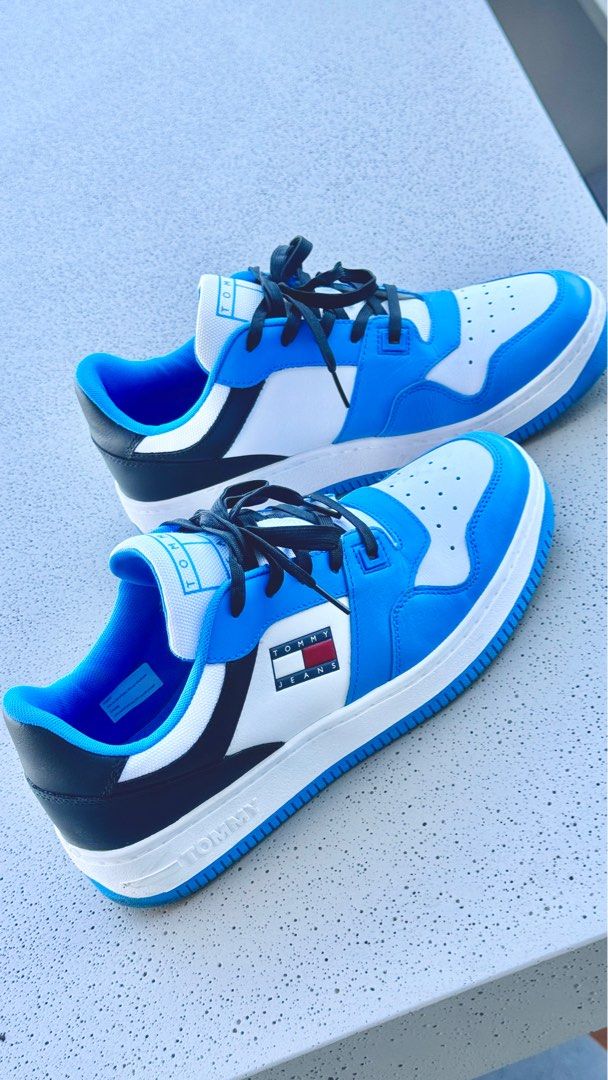 Size tommy sales hilfiger shoes