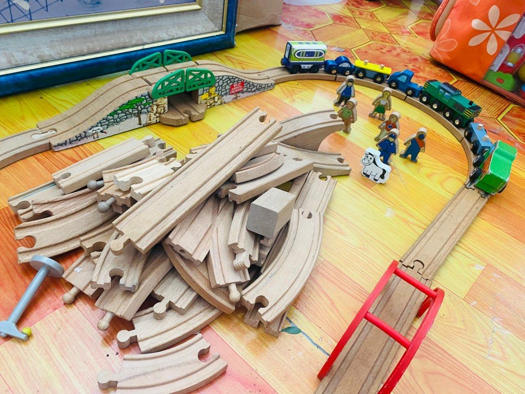 Track kayu isi banyak, Toys & Collectibles, Mainan di Carousell