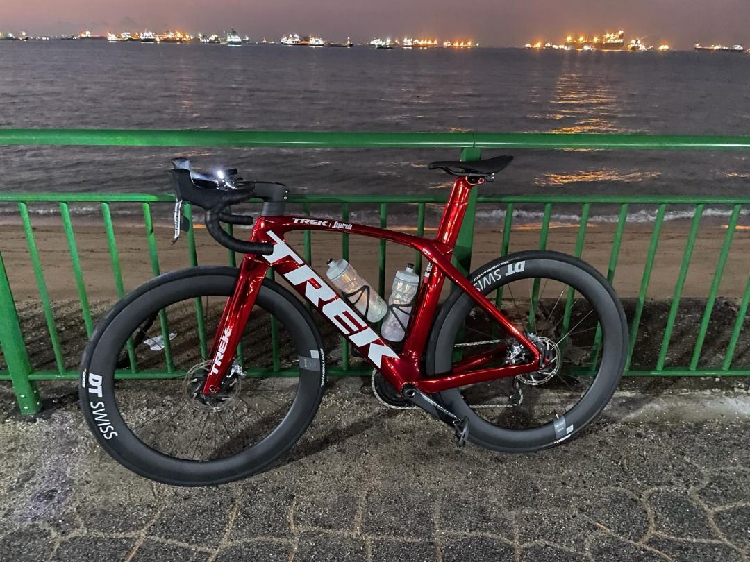 TREK MADONE SLR F/S PROJECT ONE RUBY CHROMA Size 54, Sports