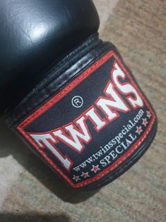 twins special boxing gloves 10oz.