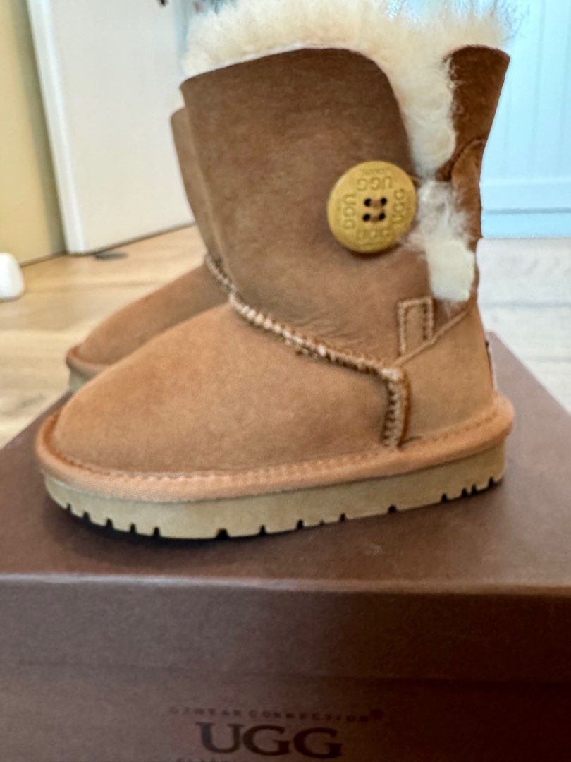 UGG （分類：嬰兒及小童流行時尚）位於 Hong Kong。 由 _have_a_nice_day_ 提交（商品編號 1293634686，圖片 3）。簡介： 跟全新沒什麼分別。