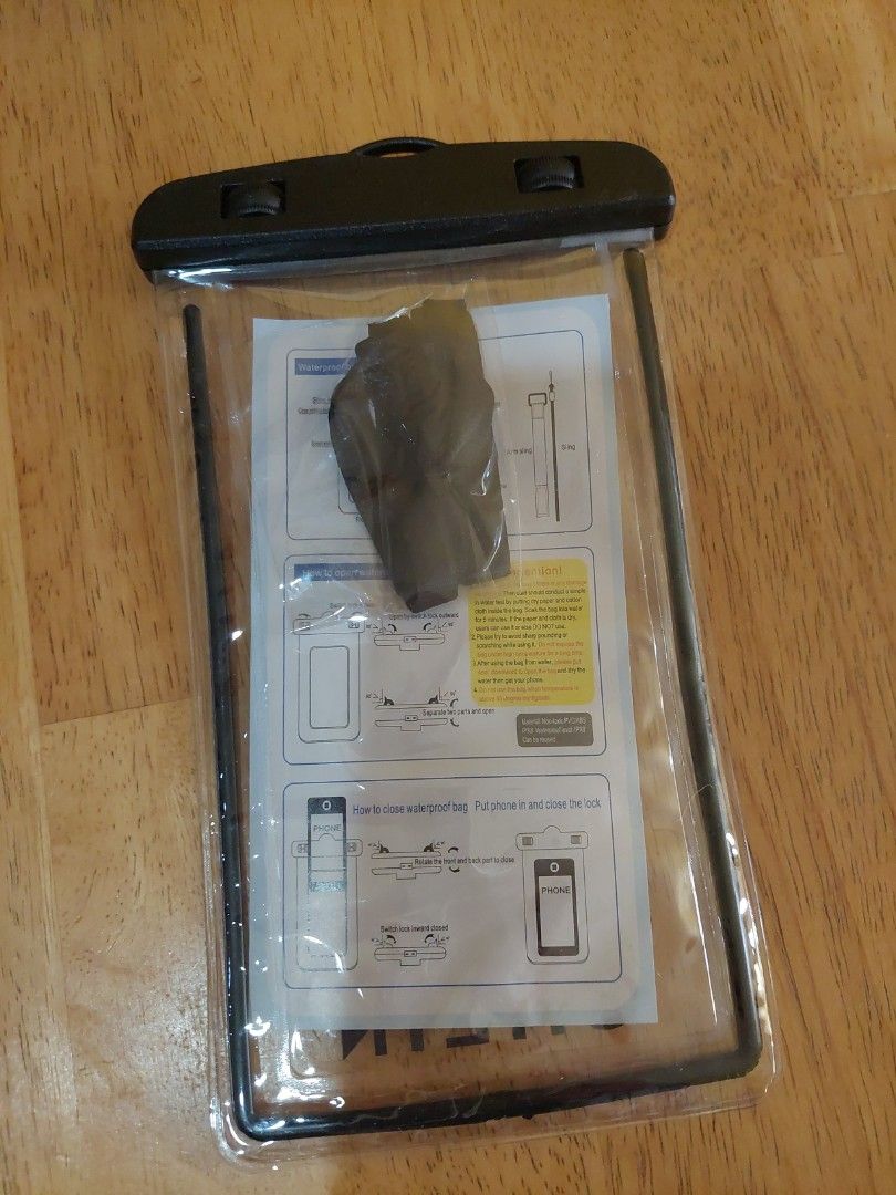 Underwater cellphone case (Category: Cases & Sleeves) located in Makati City. Submitted by _mypreloveditems (Listing ID 1293608176, Image 2). Description: decluterring.