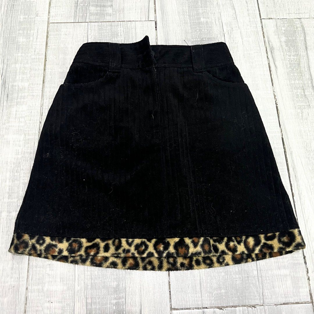 leopard/cheetah print velvet mini skirt (Category: Skirts) located in Cavite. Submitted by bearcart (Listing ID 1293671979, Image 1). Description: this is so cutee.