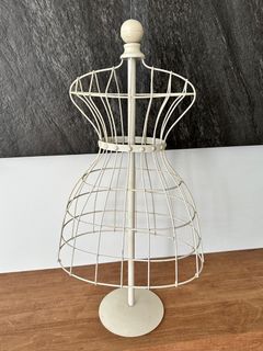 (Category: ) located in . Submitted by maison.paperie (Listing ID 1293604716, Image 1). Description: .