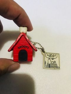 Vintage Snoopy house keychain