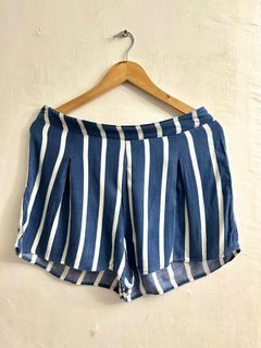 Abercrombie & Fitch high waist shorts/ side zipper/Up to L frame