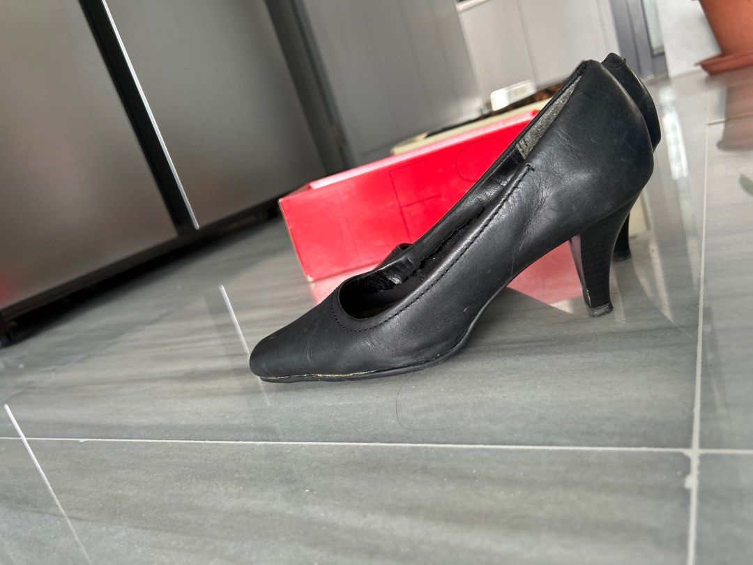 Aerosoles Black leather heels 2inch heel Women s Fashion Footwear Heels on Carousell