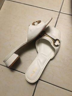 (Category: ) located in . Submitted by aboutshewears (Listing ID 1293865372, Image 1). Description: .