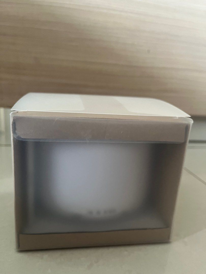 Aroma diffuser (Category: Air Purifiers & Dehumidifiers) located in Singapore. Submitted by lingli.tan.50 (Listing ID 1293808073, Image 1). Description: Aroma diffuser brand new in box.