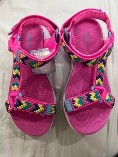 Last price. Authentic Skechers flat sandals shoes brand new size 36 in 23cm. Good for age 7-9. Super comfortable girl woman shoes