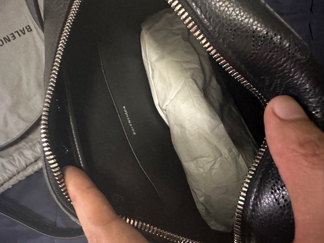 Balenciaga Camera Bag (Category: Luxury Bags & Wallets) located in Makati City. Submitted by theguywhosells.ph (Listing ID 1293920354, Image 3). Description: Balenciaga Camera Bag Used once last year during Christmas Dinner Dust bag only Willing to meet up around Makati, BGC or Megamall if you want to make sure authenticity .
