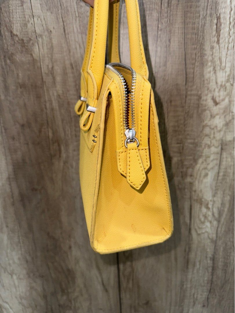 BEG TANGAN CHARLES KEITH Women s Fashion Bags Wallets Clutches on Carousell