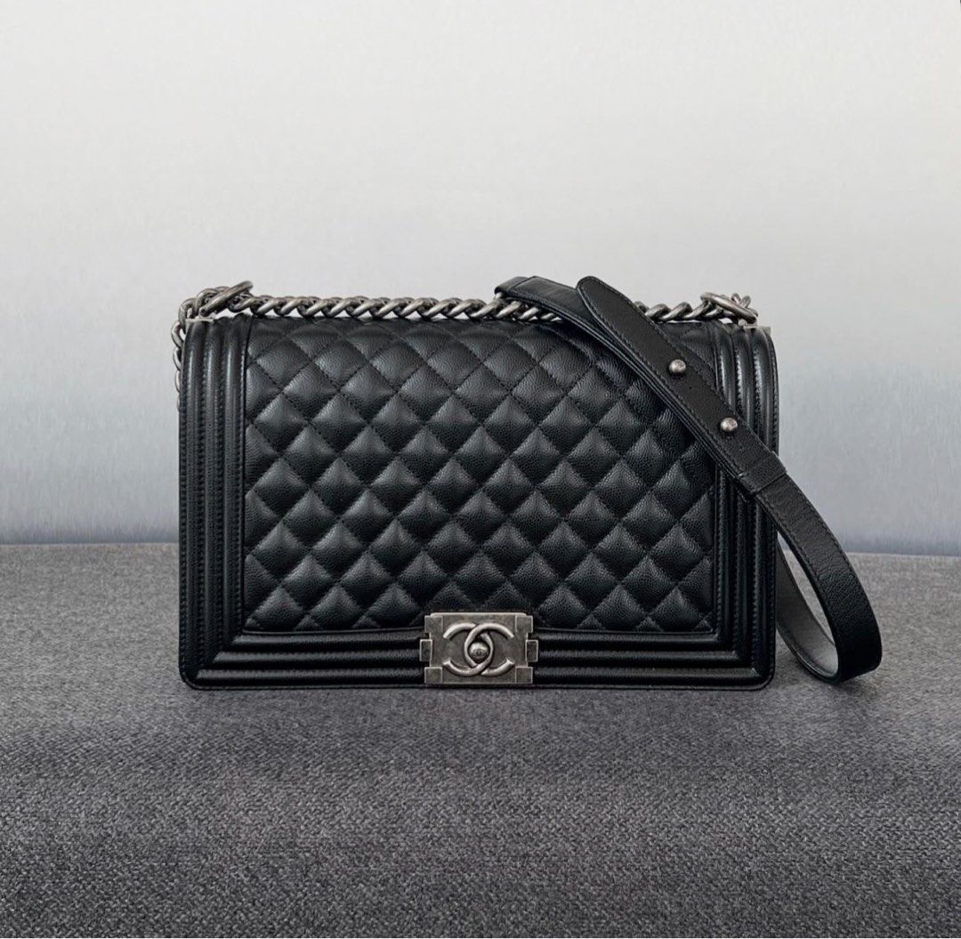 Chanel Le Boy New medium Caviar Black Rhw