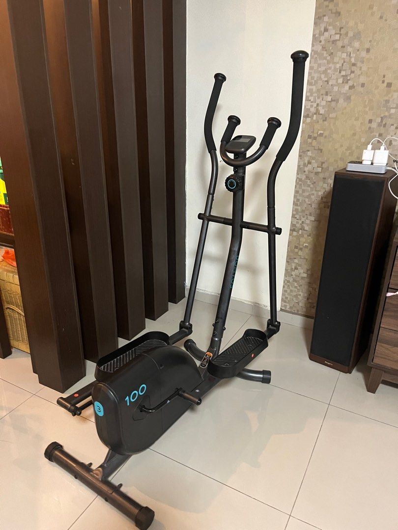 Decathlon DOMYOS 100 Cross Trainer Essential 100