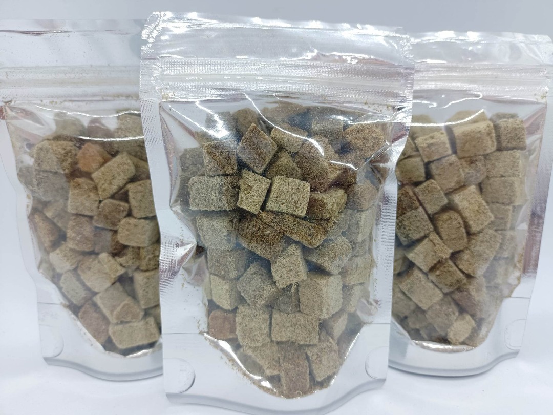Freeze Dried Tubifex Worm Cubes 10 Grams, Pet Supplies, Pet Food on ...