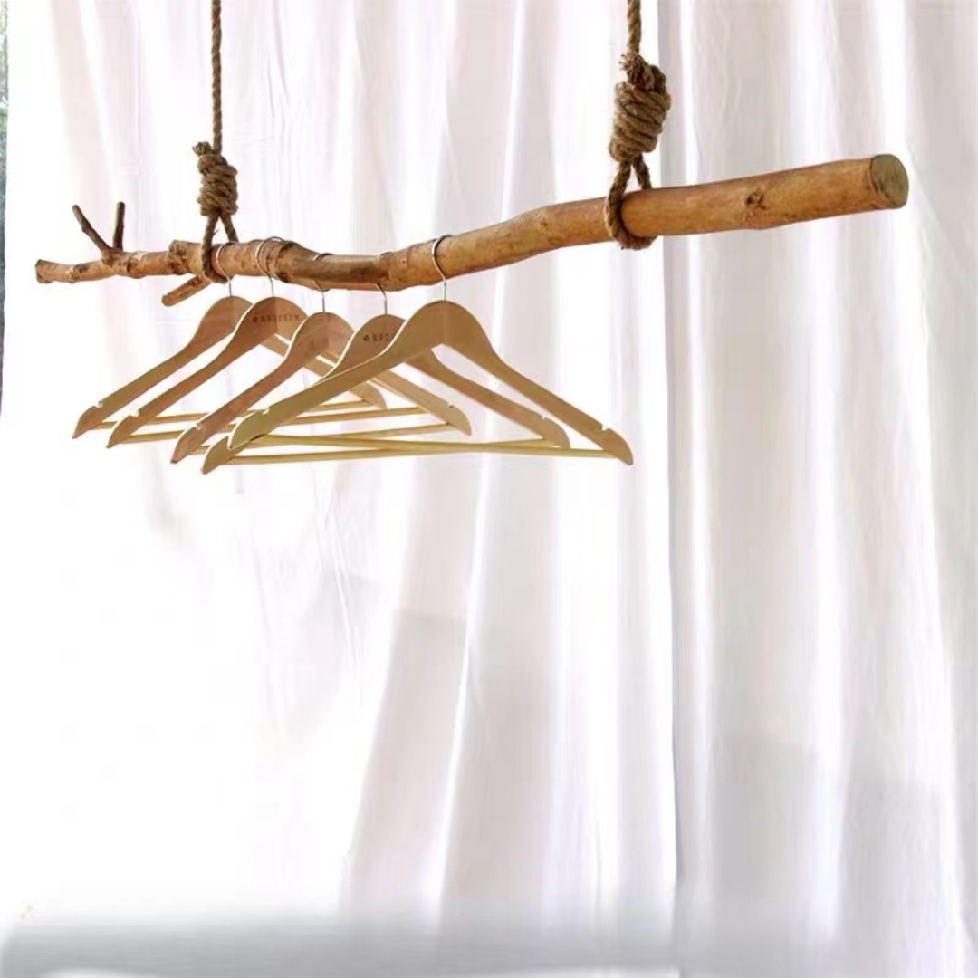 Hanging Wood Branch Clothes Rack, 傢俬＆家居, 家居裝飾, 窗簾 - Carousell