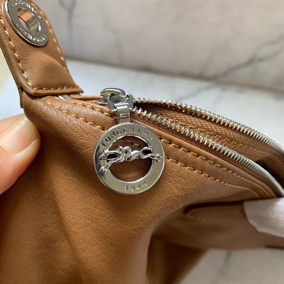 Longchamp cuir camel medium Barang Mewah Tas Dompet di Carousell