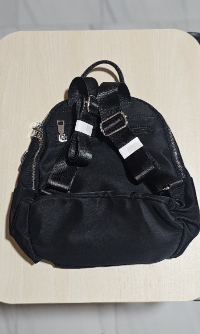 Backpack (Category: Backpacks) located in Singapore. Submitted by rainbow2211 (Listing ID 1293843727, Image 2). Description: Brand new Soft & comfy.