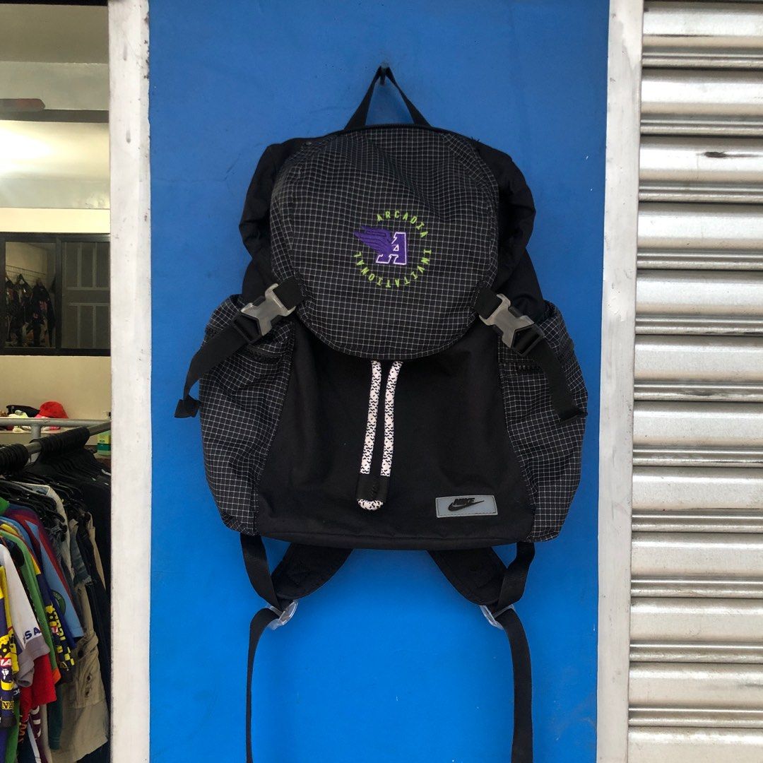 Nike Heritage Rucksack Backpack Essentials (Category: Backpacks) located in Pandi. Submitted by 28hundreds (Listing ID 1293866854, Image 2). Description: Nike Heritage Rucksack Backcpack Essentials authentic guaranteed ! in good condition see detailed pics to appreciate the piece thank you. 1299+ shipping 📩 📍Bulacan, Philippines 3014..