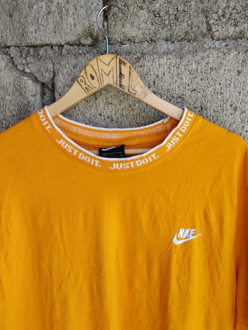 Nike just do it script neck tee new arrivals