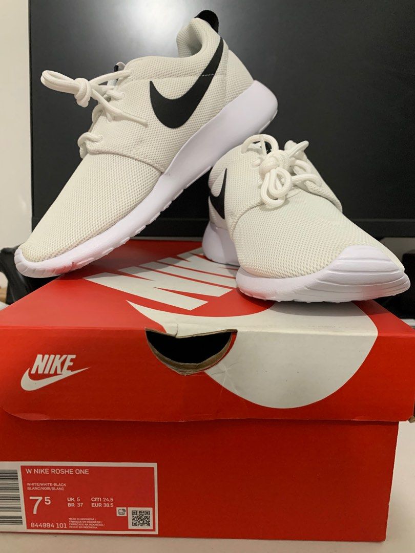 Nike roshe run blanc noir on sale