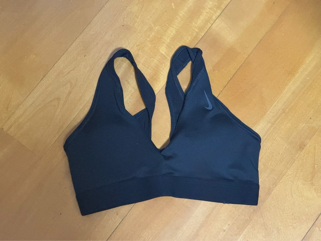 Bombshell sportswear ENVY SPORTS BRA, 女裝, 運動服裝- Carousell