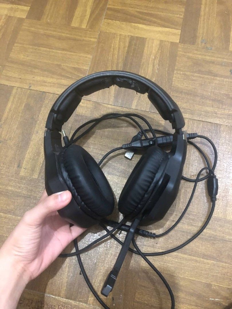ONIKUMA K10 PRO (Category: Headphones & Headsets) located in Cavite. Submitted by sofiamaxyy (Listing ID 1293846949, Image 1). Description: NO ISSUE ORIGINAL PRICE : 1,260 SELLING FOR ONLY : 800 rfs : ndi na nagamit MOP : GCASH, BANK TRANSFER, PAYPAL.