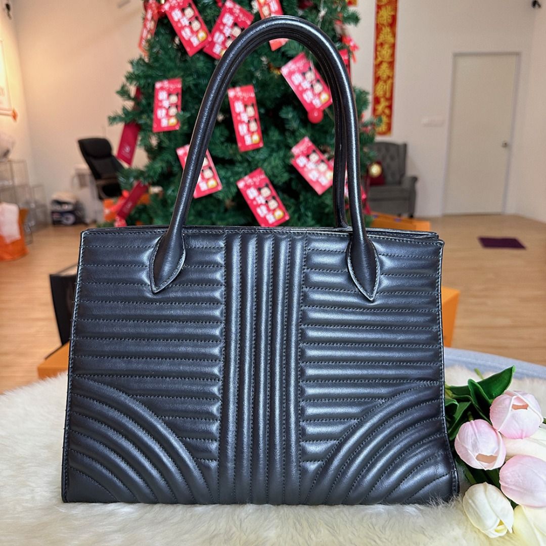 Prada diagramme tote bag clearance