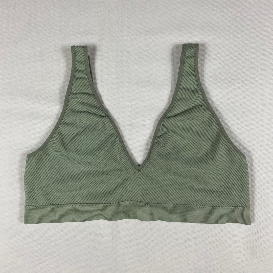 Primark black ribbed sports bra top, Women's Fashion, Activewear on  Carousell
