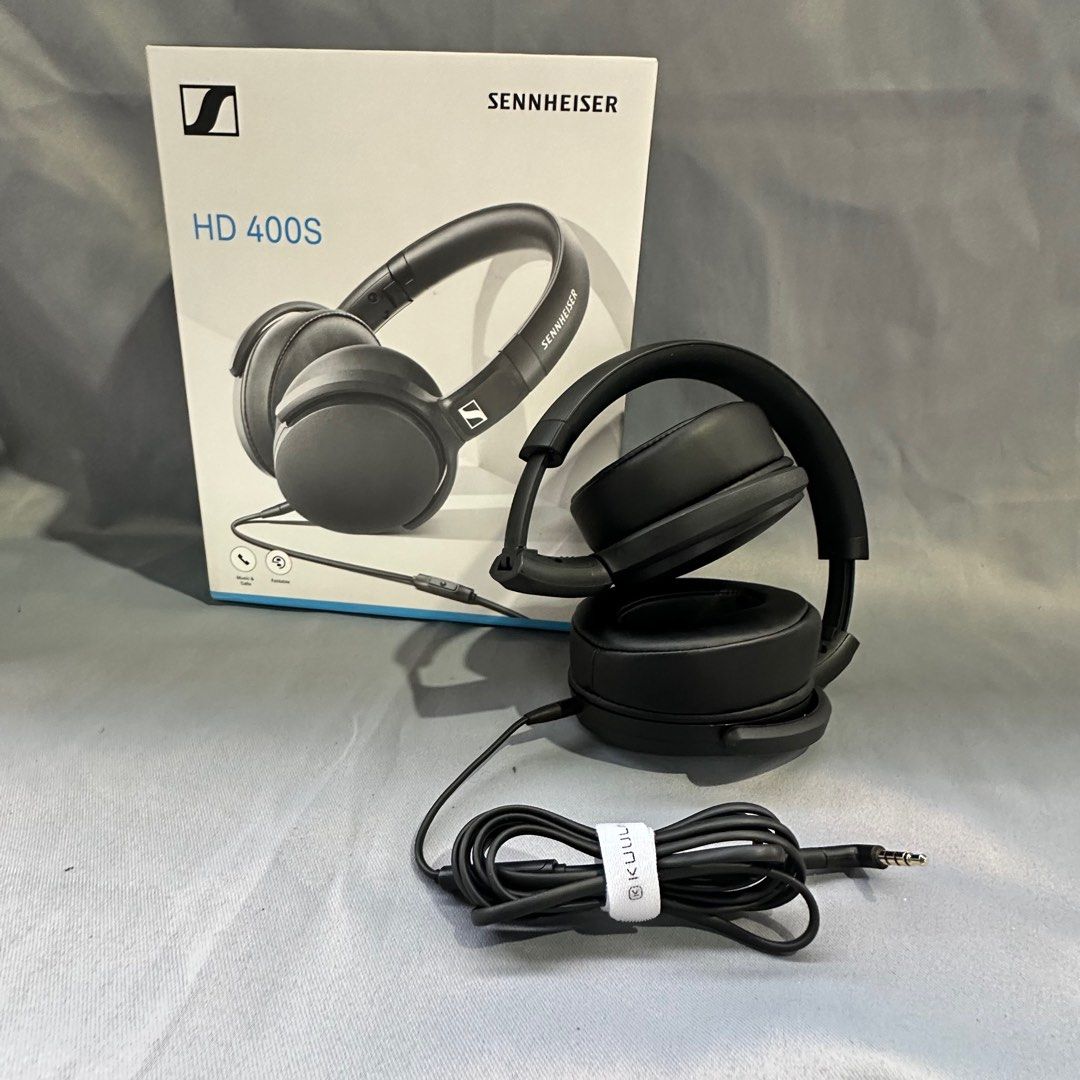Sennheiser HD 400S wired headphone (Category: Headphones & Headsets) located in Santa Maria. Submitted by angeljune07 (Listing ID 1293840848, Image 1). Description: Sennheiser HD 400S The HD 400S features a one-button smart remote, which allows you to control music and take calls with ease, and the sturdy folding design makes these headphones durable and compact enough to be taken anywhere. FEATURES - Well-extended sound response with dynamic bas