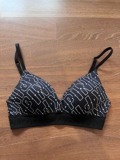 Erin Heatherton and Incredible by Victoria's Secret® Front-close Push-up Bra  (Black Color), 36B #3x100, Women's Fashion, New Undergarments & Loungewear  on Carousell