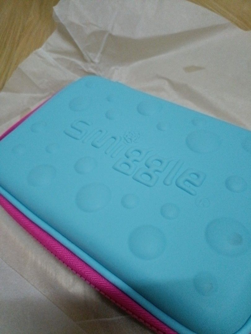 Smiggle pencil case (Category: Stationery & School Supplies) located in Quezon City. Submitted by brycine022416 (Listing ID 1293811765, Image 2). Description: brand new never been used color: baby blue and pink.