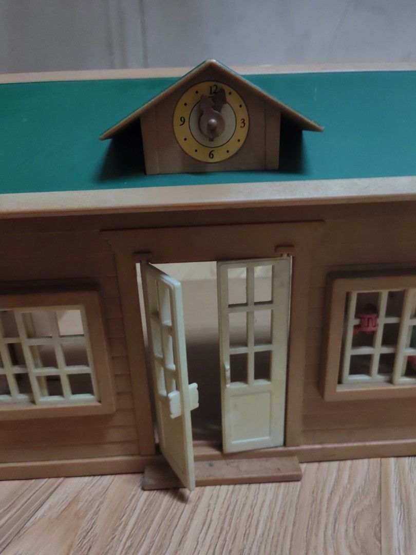 Sylvanian family toy classroom (Category: Educational & Learning Toys) located in Quezon City. Submitted by brycine022416 (Listing ID 1293790997, Image 2). Description: .